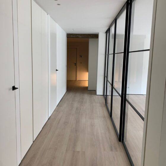Suelo Alta presión Ac6. Puertas enrasadas. Puertas Aluminio/Cristal Mafersa Deco